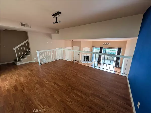 Tarzana, CA 91356,18403 Collins