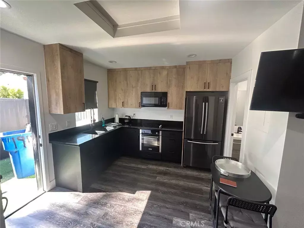 Tarzana, CA 91356,19138 Oxnard Street