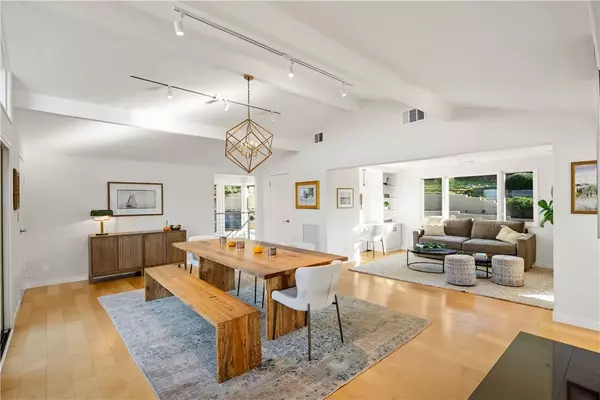 Calabasas, CA 91302,23722 Summit