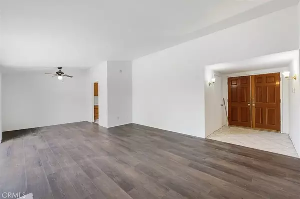 Woodland Hills, CA 91367,20447 Oxnard Street