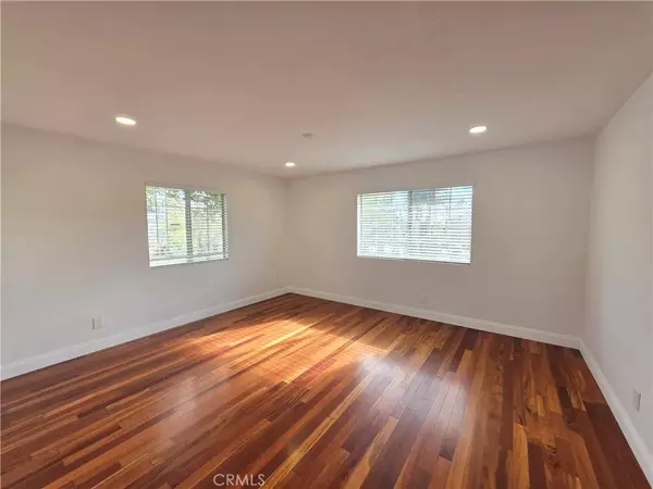 Sylmar, CA 91342,13501 Egbert