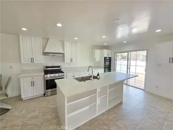 Sylmar, CA 91342,13501 Egbert