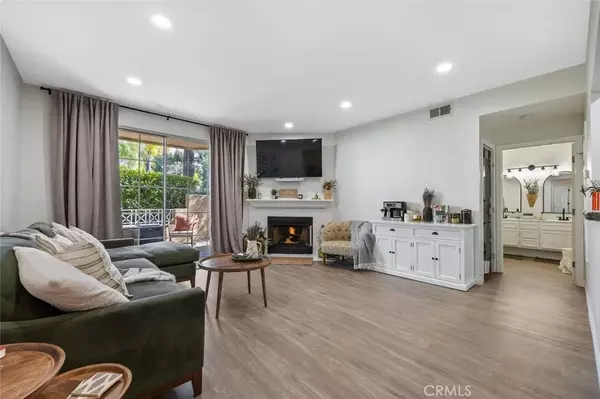 Valencia, CA 91355,23731 Del Monte Drive #183