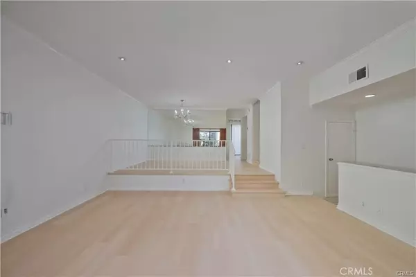 Woodland Hills, CA 91367,5711 Owensmouth Avenue #117