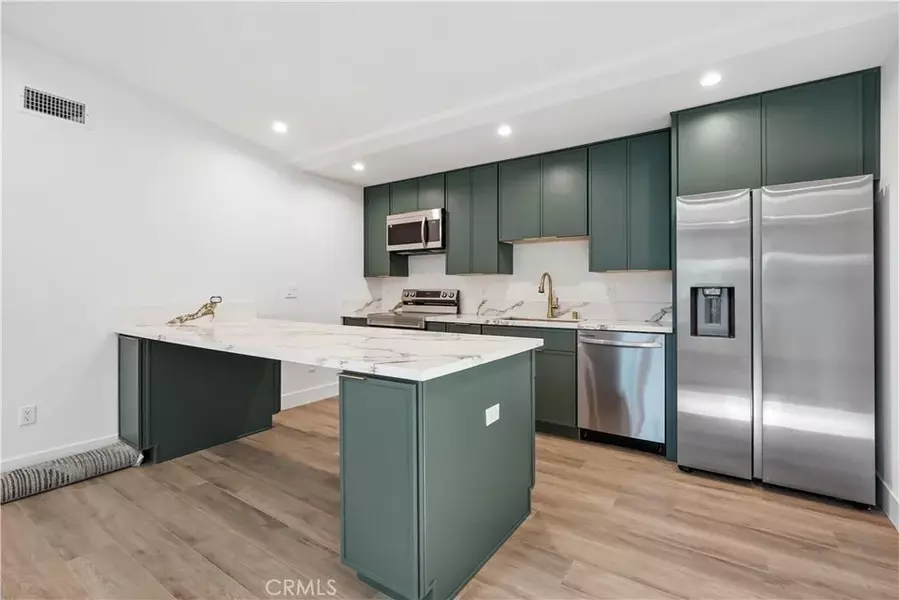 10028 shoup, Chatsworth, CA 91311