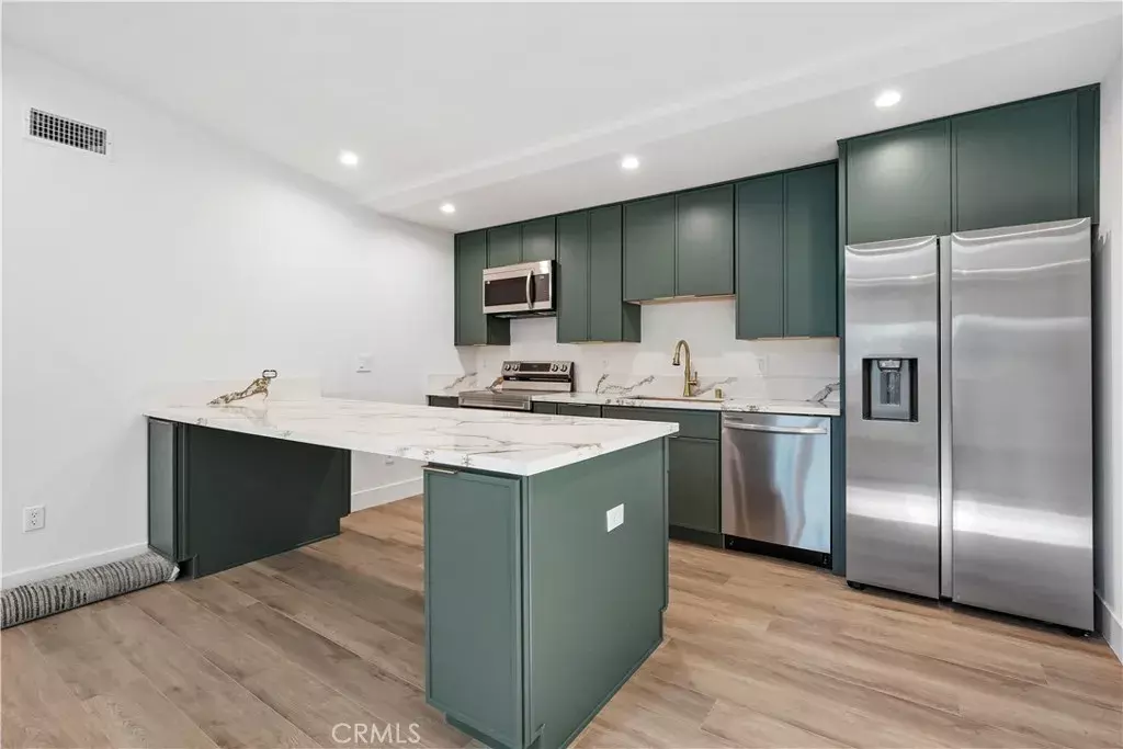 Chatsworth, CA 91311,10028 shoup