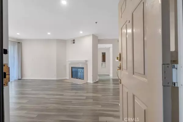 5744 Oak Bend Lane #203, Oak Park, CA 91377