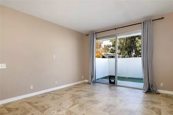 Saugus, CA 91350,27614 Susan Beth Way #F