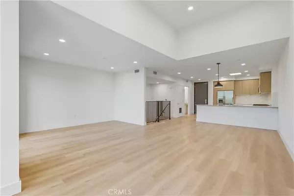 Studio City, CA 91604,12078 Guerin Street #207