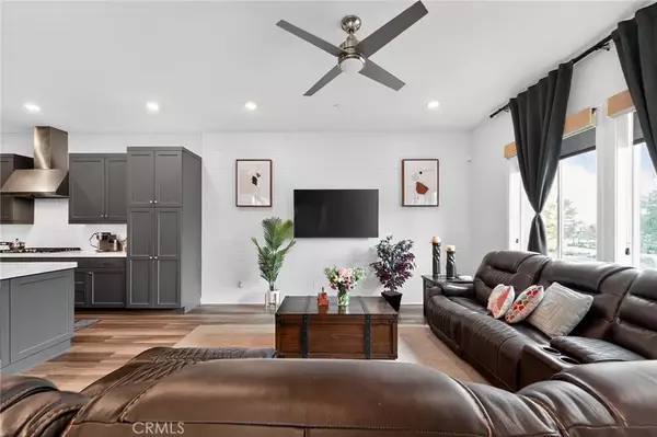 Valencia, CA 91381,27508 Feathery Cassia