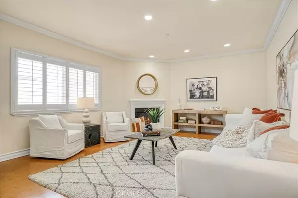 11923 Darlington Avenue #302, Los Angeles, CA 90049