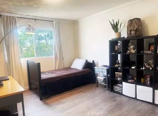 Valley Glen, CA 91401,13801 Oxnard Street #206