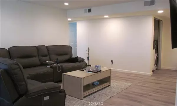 Woodland Hills, CA 91364,22041 Costanso #103