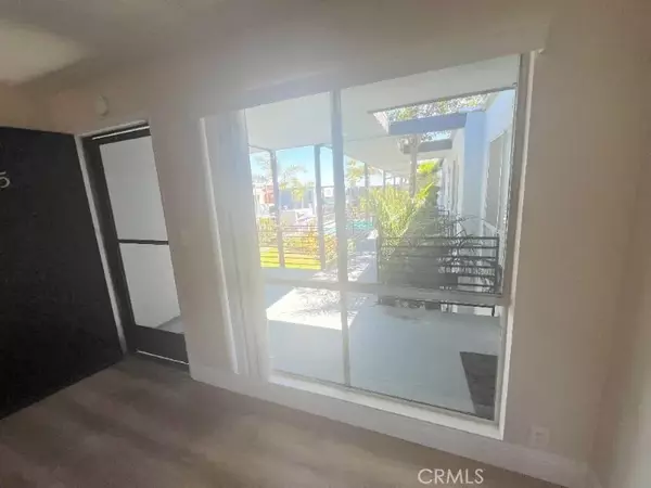 Costa Mesa, CA 92627,931 W 19th Street #25