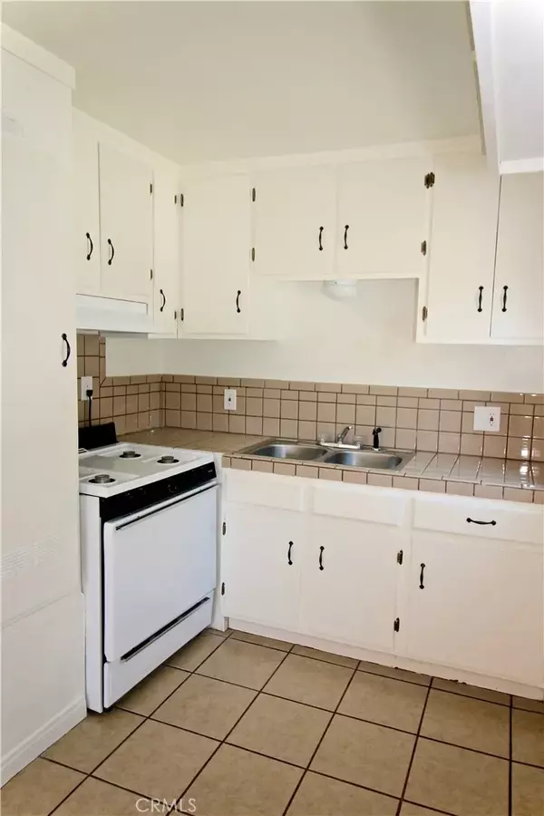 Sylmar, CA 91342,14059 Foothill #7