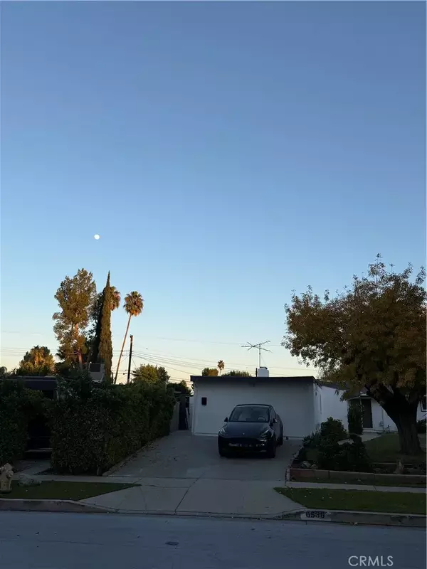 Winnetka, CA 91306,6538 Kelvin Ave