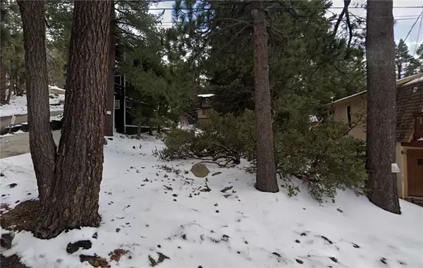 Running Springs, CA 92382,33432 Lake View Dr