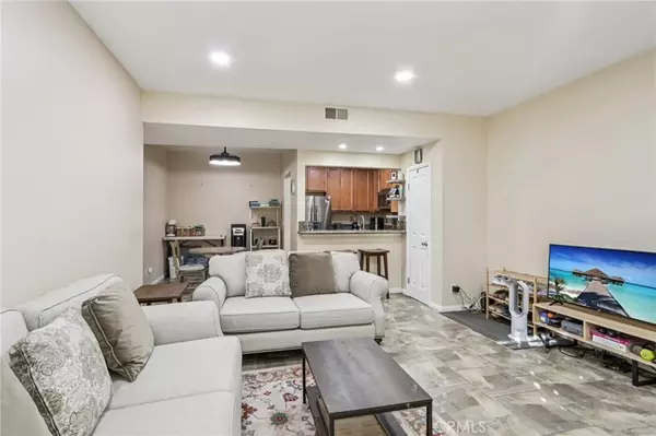 Valencia, CA 91355,24111 Del Monte #3