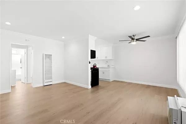 Winnetka, CA 91306,20445 Saticoy Street #7