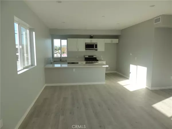 Woodland Hills, CA 91364,22735 Del Valle Street #9