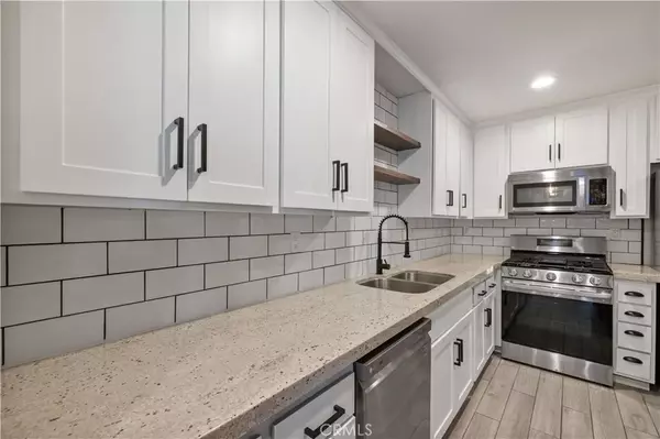 Castaic, CA 91384,31311 The Old Road #B