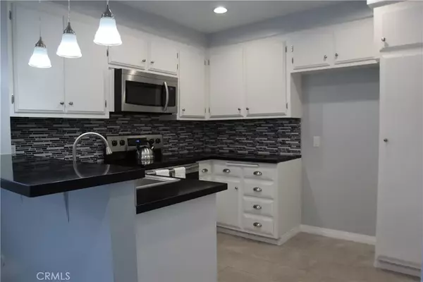 Sun Valley, CA 91352,10707 New Haven Street #37