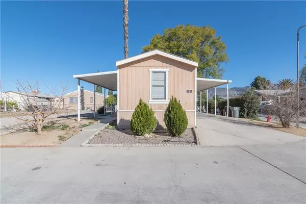 San Jacinto, CA 92582,913 S Grand #8