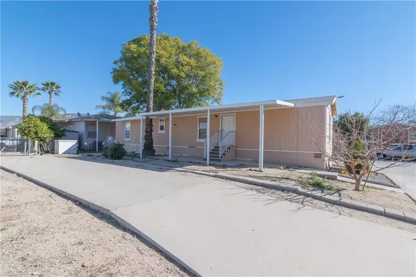 San Jacinto, CA 92582,913 S Grand #8