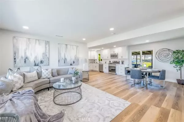 9560 Rawlins Way, Santee, CA 92071