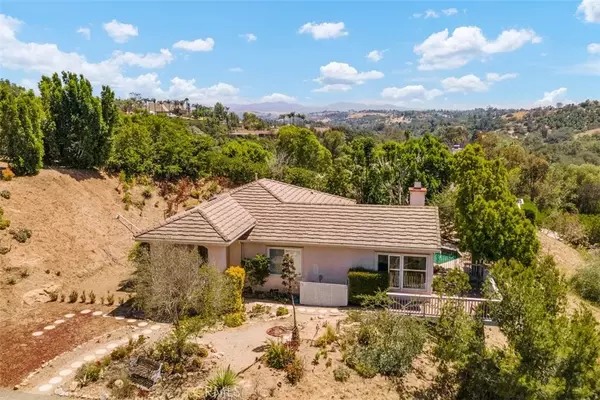 2557 Live Oak Park Road, Fallbrook, CA 92028