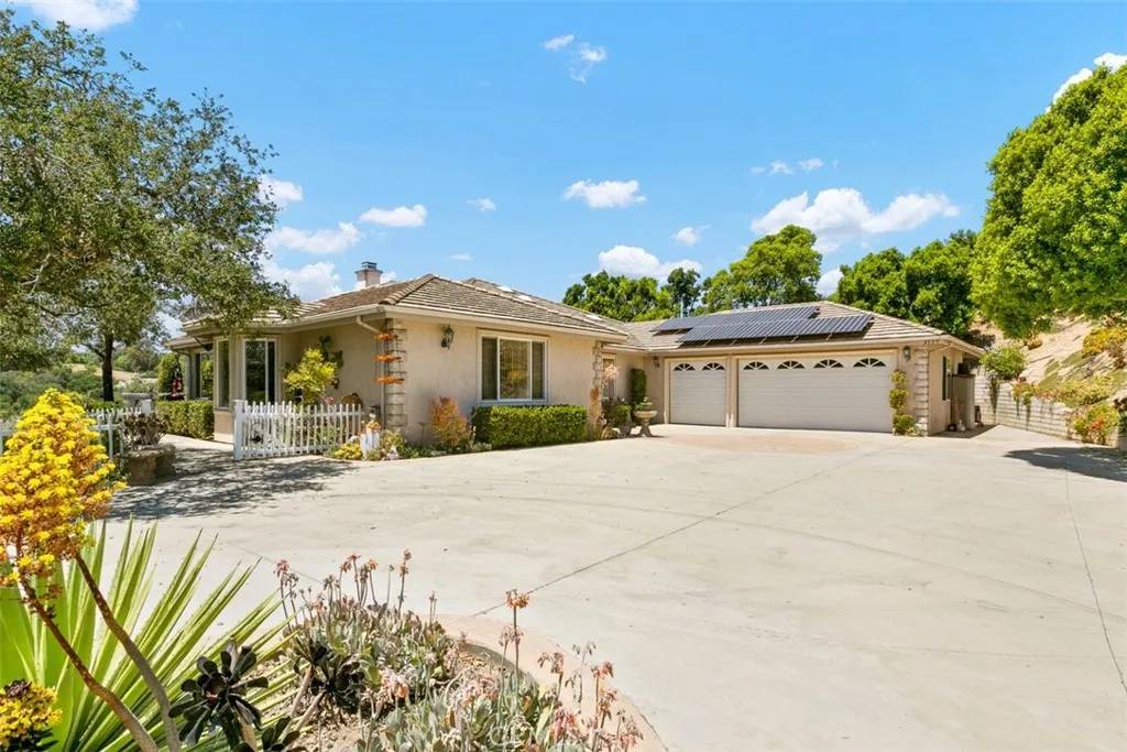 2529 Live Oak Park Road, Fallbrook, CA 92028