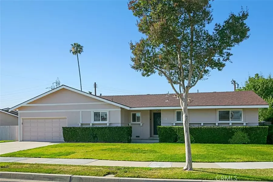 2323 E Lakeside Avenue, Orange, CA 92867
