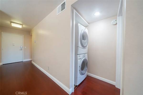 Woodland Hills, CA 91367,5530 Owensmouth Avenue #320