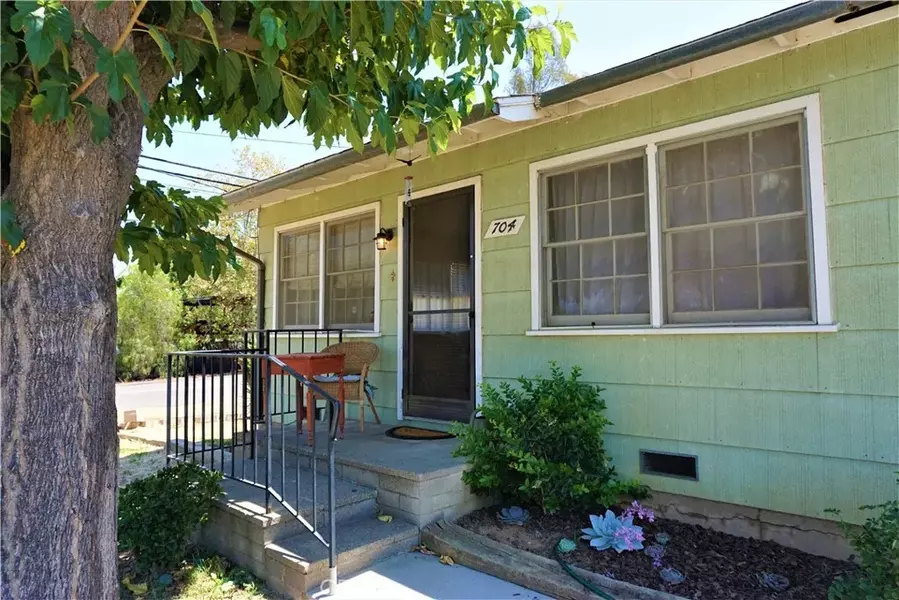 704 F Street, Ramona, CA 92065