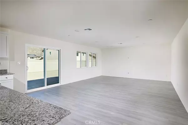 San Jacinto, CA 92583,884 Canopy Lane