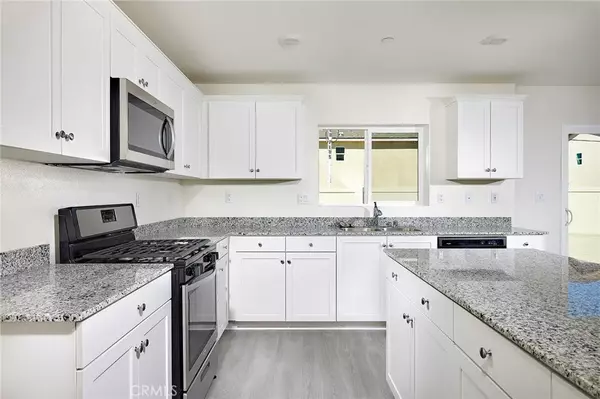 San Jacinto, CA 92583,884 Canopy Lane