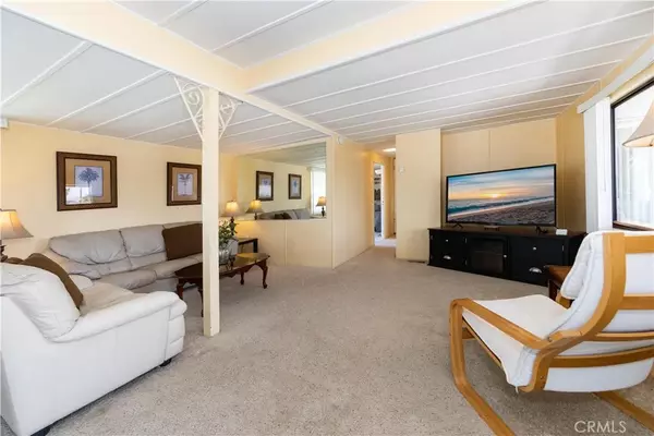 Thousand Palms, CA 92276,32220 Oakland