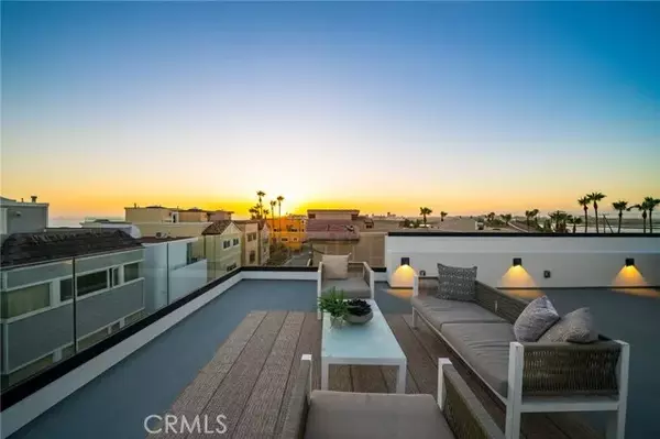 Surfside, CA 90743,84 Surfside Avenue