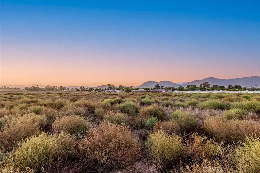 Nuevo, CA 92567,0 Converse SVOL 16