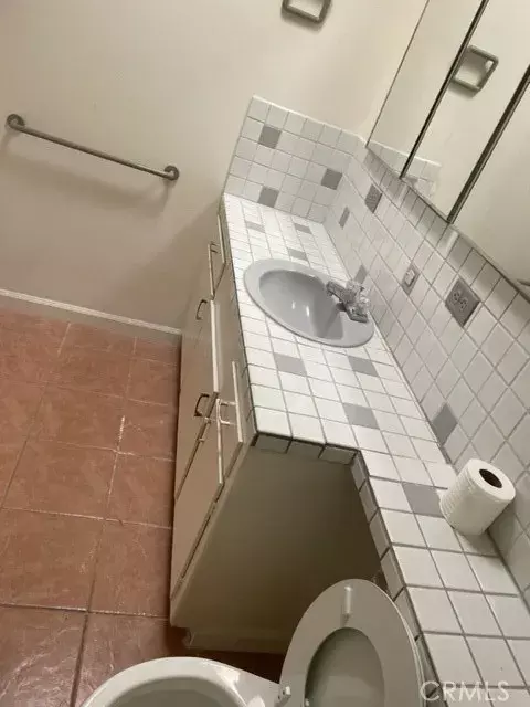 San Jacinto, CA 92583,318 E 7th Street