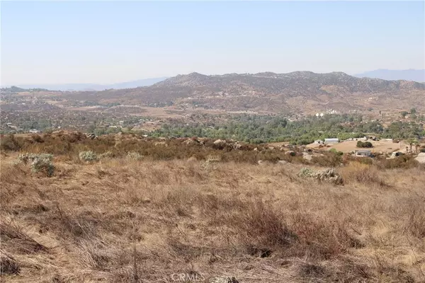 Nuevo/lakeview, CA 92567,3 Voltaire