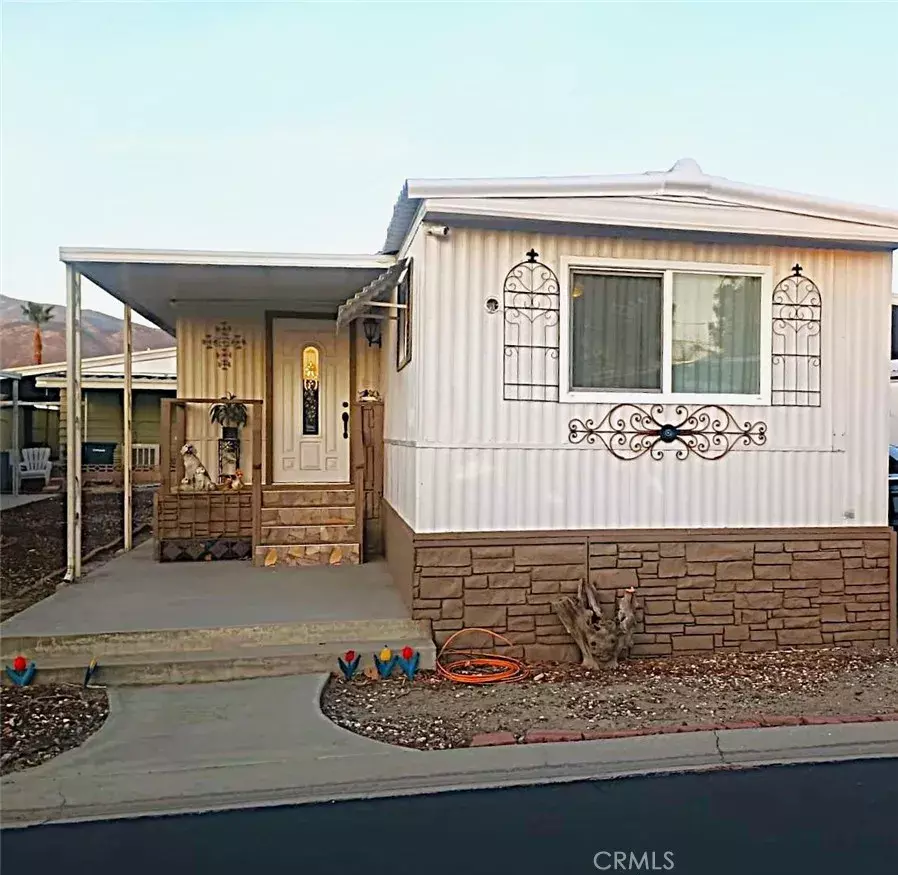 San Jacinto, CA 92583,1499 Old Mountain #23