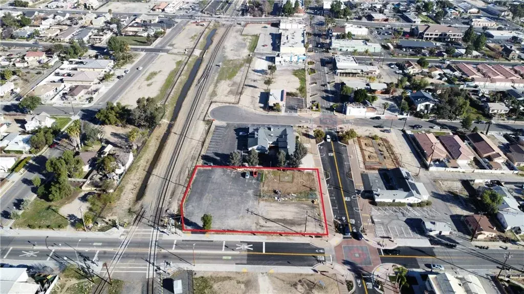 1 S D St., Perris, CA 92570