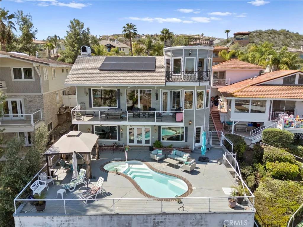 30594 Longhorn Drive, Canyon Lake, CA 92587