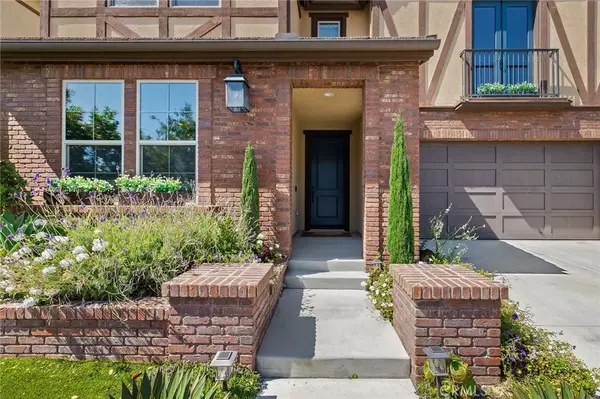 Santa Ana, CA 92704,2029 Picasso