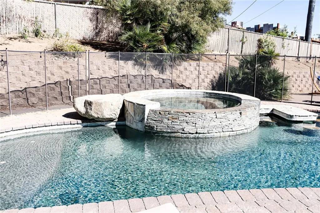 7525 Whitney Avenue, Yucca Valley, CA 92284