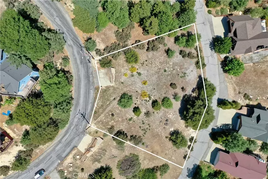 955 Sonoma, Lake Arrowhead, CA 92352