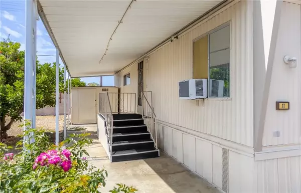 Hemet, CA 92543,332 N Lyon #17