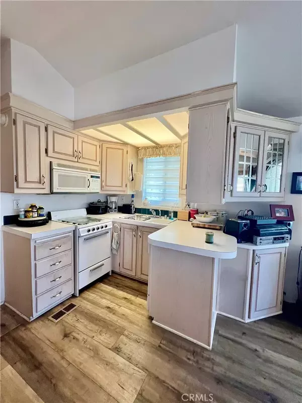 Hemet, CA 92545,1295 S Cawston Avenue #422