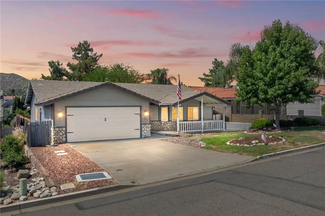 30848 Long Point Drive, Canyon Lake, CA 92587
